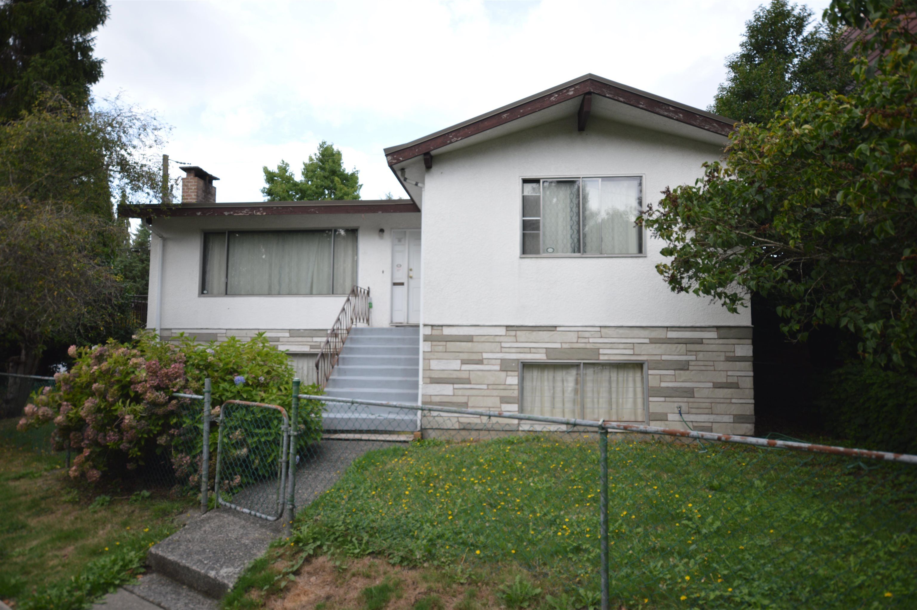I have sold a property at 2219 GRANDVIEW HWY N in Vancouver

